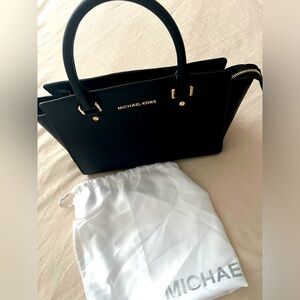 Black Michael Kors satchel/crossbody